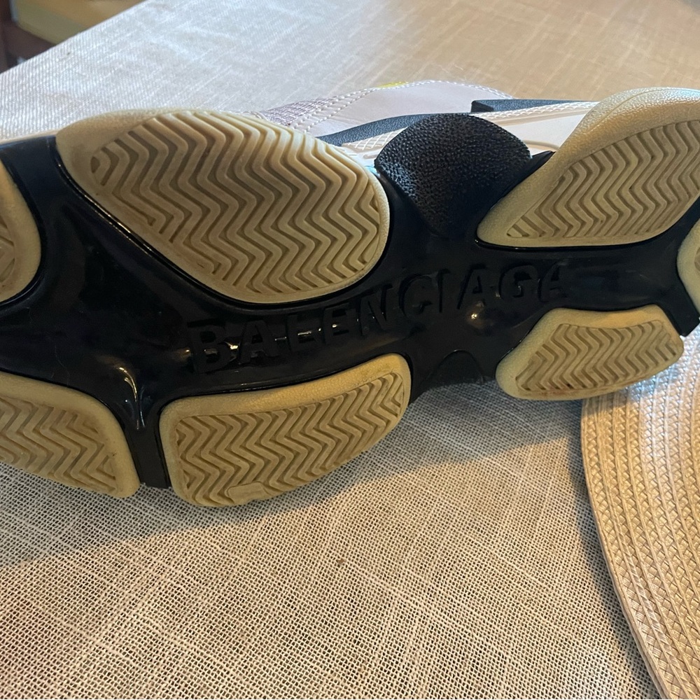 Balenciaga Triple S - Picture 7 of 12